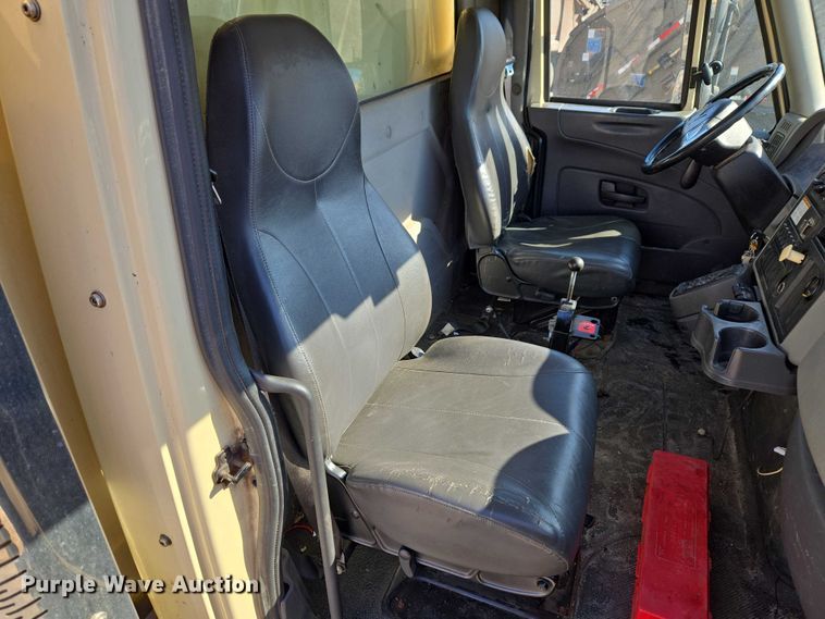 image for item ET1397 2010 International WorkStar 7300 chipper truck