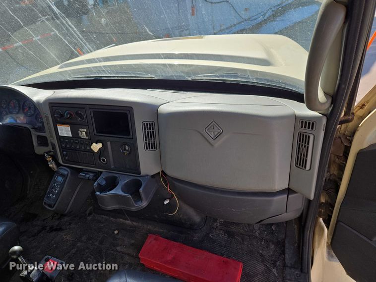 image for item ET1397 2010 International WorkStar 7300 chipper truck