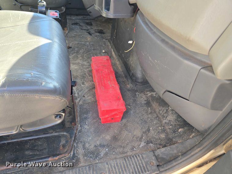 image for item ET1397 2010 International WorkStar 7300 chipper truck