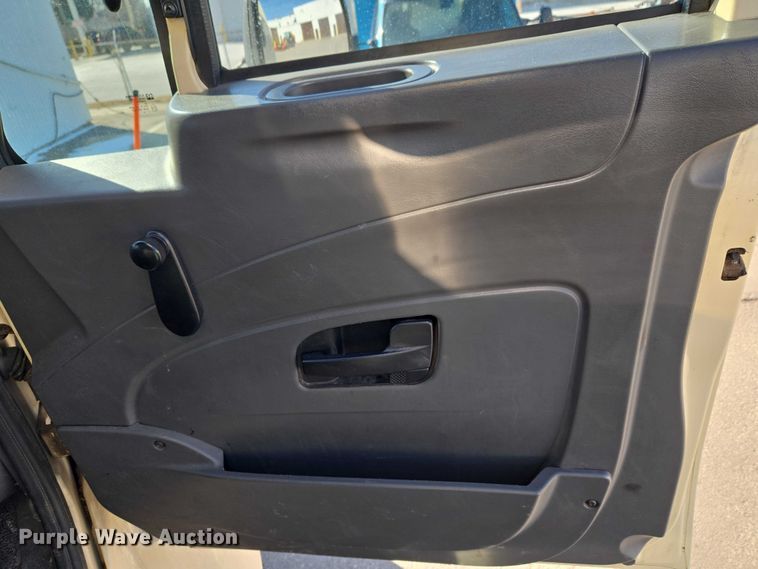 image for item ET1397 2010 International WorkStar 7300 chipper truck