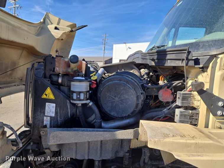 image for item ET1397 2010 International WorkStar 7300 chipper truck