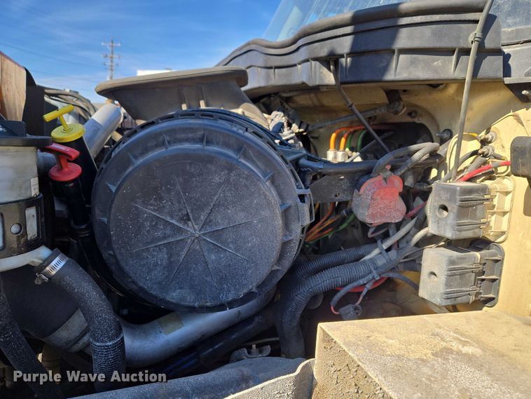 image for item ET1397 2010 International WorkStar 7300 chipper truck