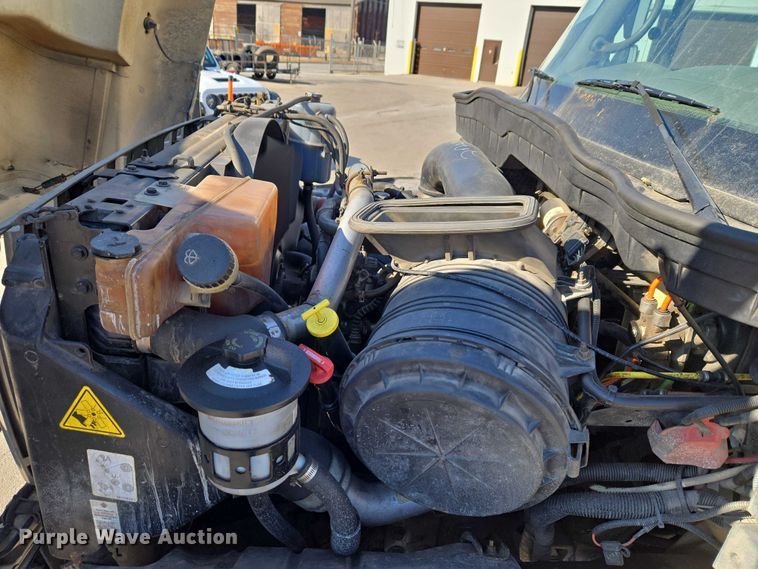 image for item ET1397 2010 International WorkStar 7300 chipper truck