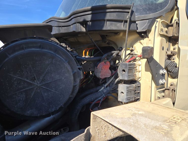 image for item ET1397 2010 International WorkStar 7300 chipper truck