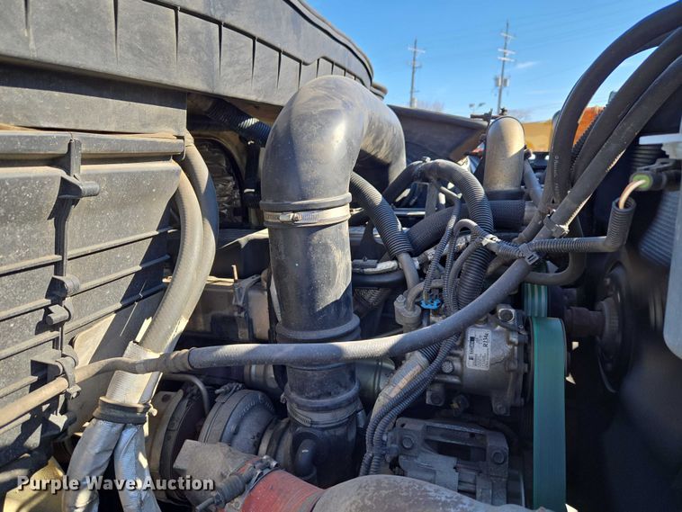 image for item ET1397 2010 International WorkStar 7300 chipper truck