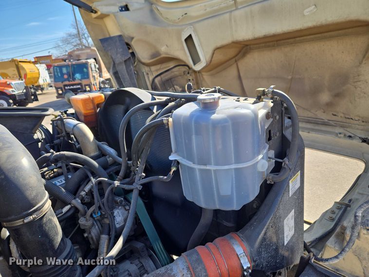 image for item ET1397 2010 International WorkStar 7300 chipper truck