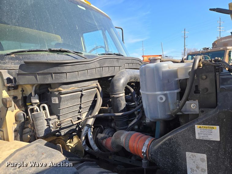 image for item ET1397 2010 International WorkStar 7300 chipper truck