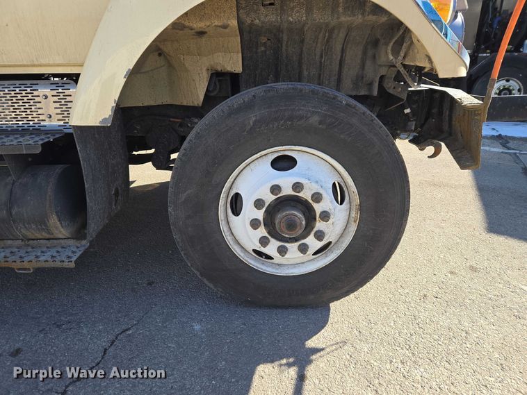 image for item ET1397 2010 International WorkStar 7300 chipper truck