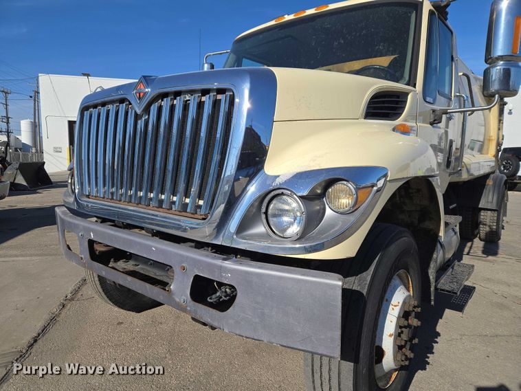 image for item ET1398 2012 International WorkStar 7300 refuse truck