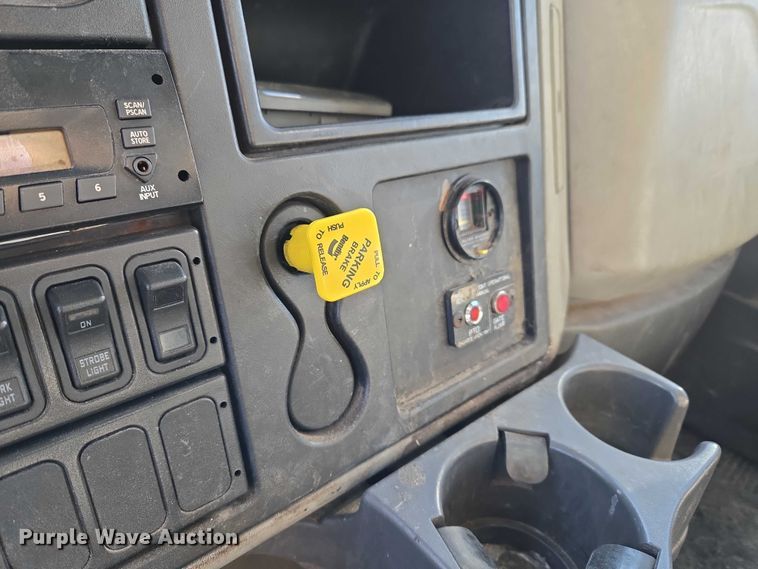 image for item ET1398 2012 International WorkStar 7300 refuse truck