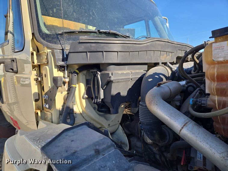 image for item ET1398 2012 International WorkStar 7300 refuse truck