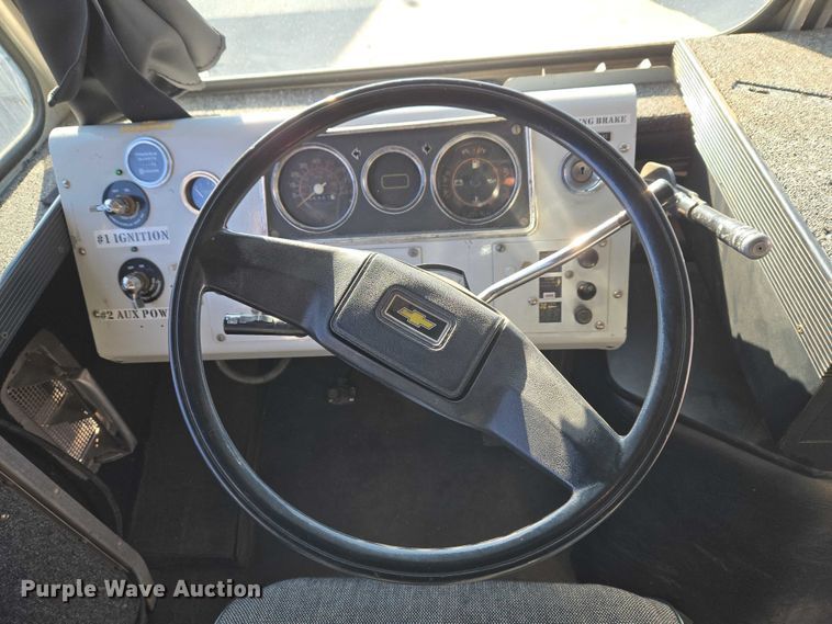 image for item ET1399 1981 Chevrolet P Series delivery van