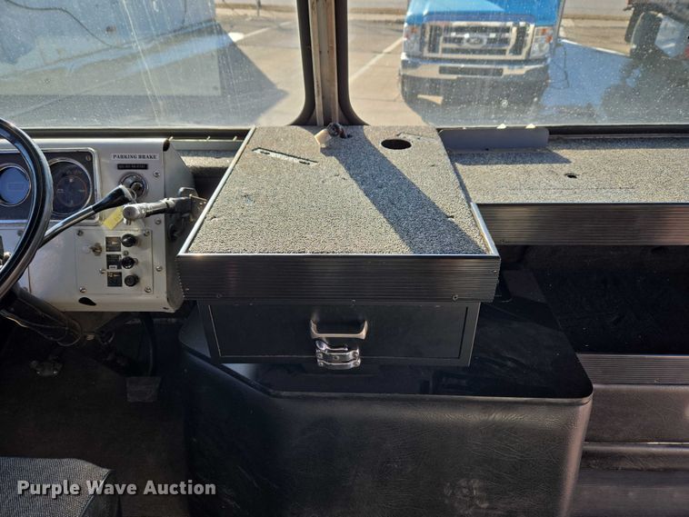 image for item ET1399 1981 Chevrolet P Series delivery van