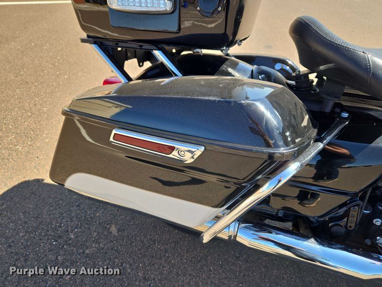 image for item ET1422 2019 Harley-Davidson Police Electra Glide motorcycle