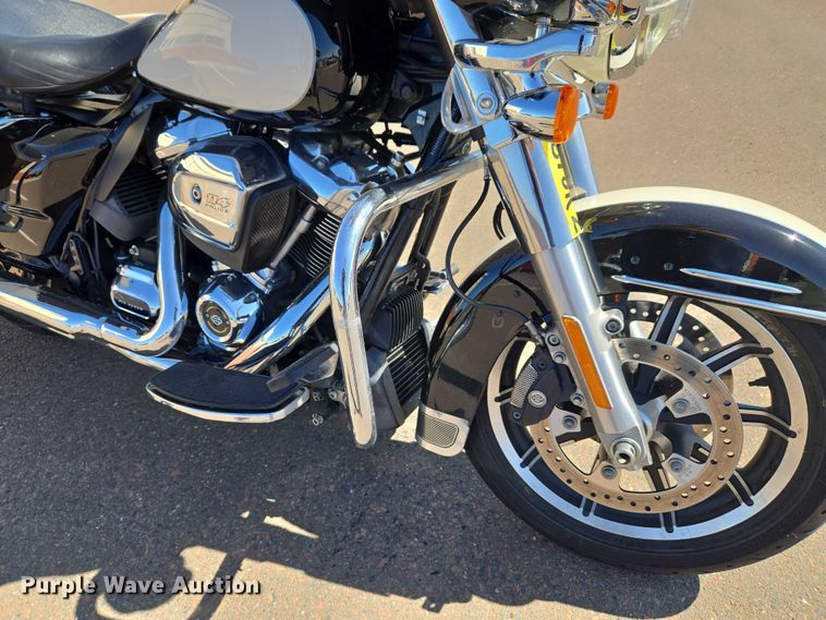 image for item ET1422 2019 Harley-Davidson Police Electra Glide motorcycle