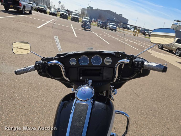 image for item ET1422 2019 Harley-Davidson Police Electra Glide motorcycle