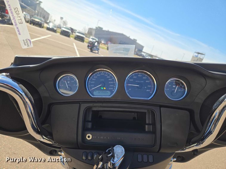 image for item ET1422 2019 Harley-Davidson Police Electra Glide motorcycle