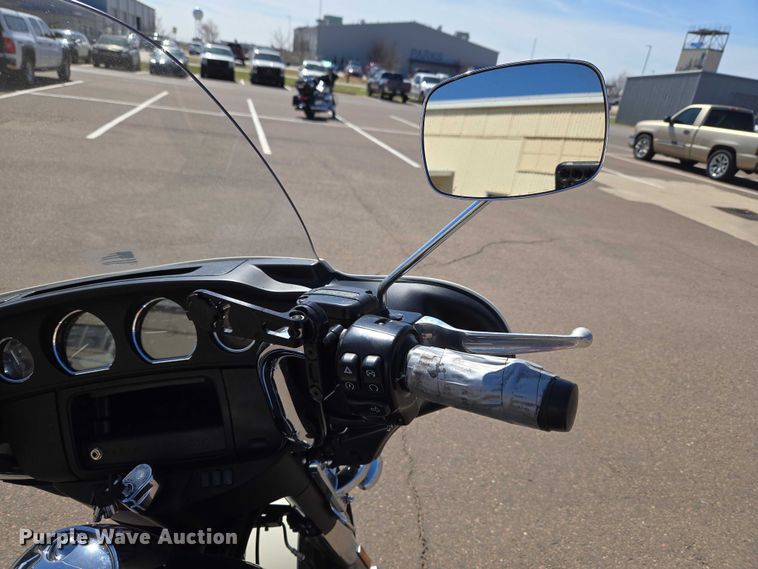 image for item ET1422 2019 Harley-Davidson Police Electra Glide motorcycle