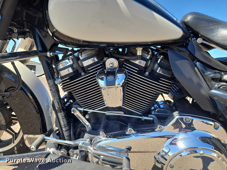 image for item ET1422 2019 Harley-Davidson Police Electra Glide motorcycle