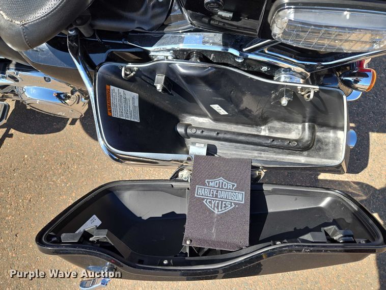 image for item ET1423 2019 Harley-Davidson Police Electra Glide motorcycle