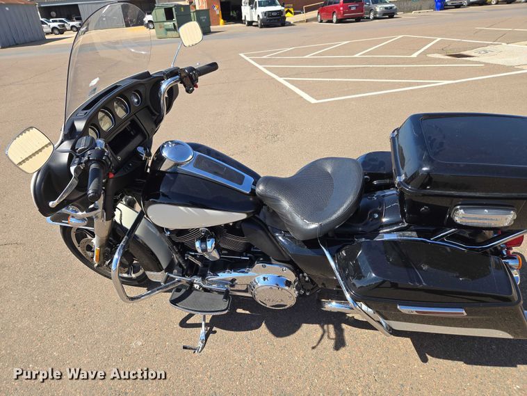 image for item ET1423 2019 Harley-Davidson Police Electra Glide motorcycle