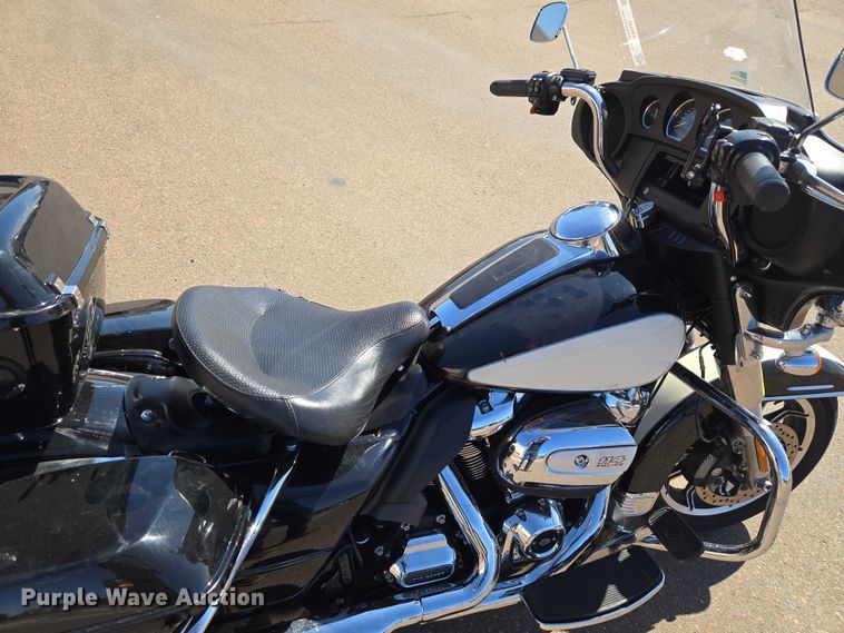 image for item ET1423 2019 Harley-Davidson Police Electra Glide motorcycle