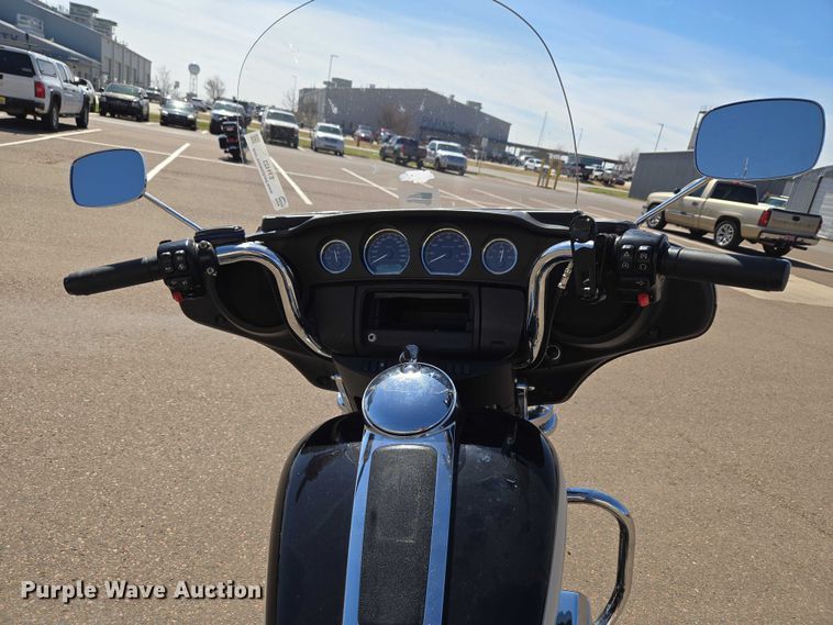 image for item ET1423 2019 Harley-Davidson Police Electra Glide motorcycle