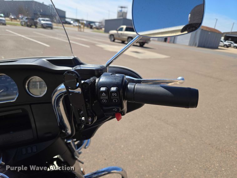 image for item ET1423 2019 Harley-Davidson Police Electra Glide motorcycle