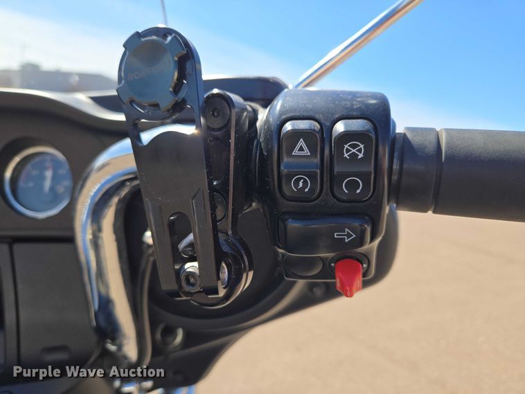 image for item ET1423 2019 Harley-Davidson Police Electra Glide motorcycle