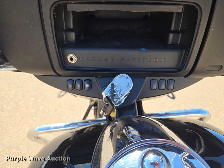 image for item ET1423 2019 Harley-Davidson Police Electra Glide motorcycle