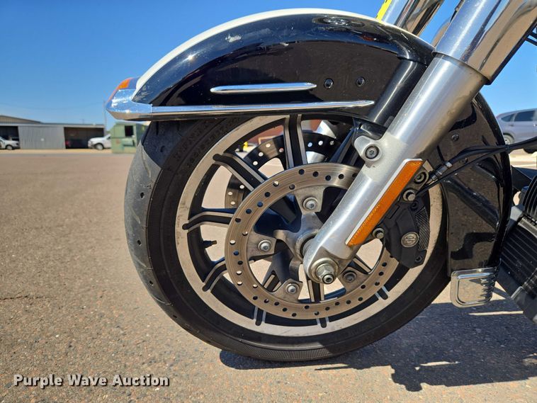 image for item ET1423 2019 Harley-Davidson Police Electra Glide motorcycle