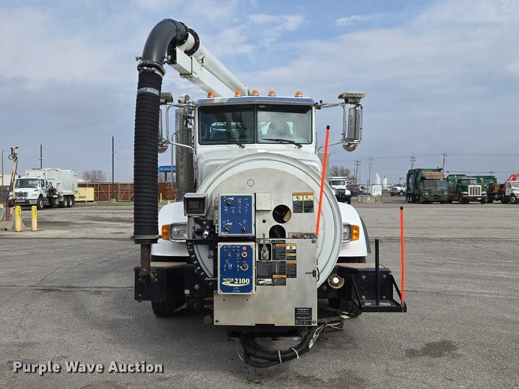 image for item ET1424 2015 Peterbilt 365 sewer jetter truck