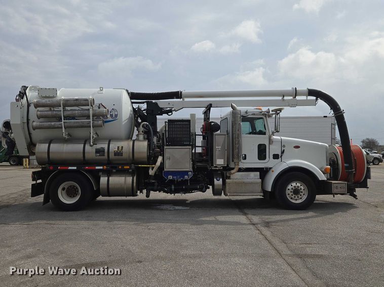 image for item ET1424 2015 Peterbilt 365 sewer jetter truck