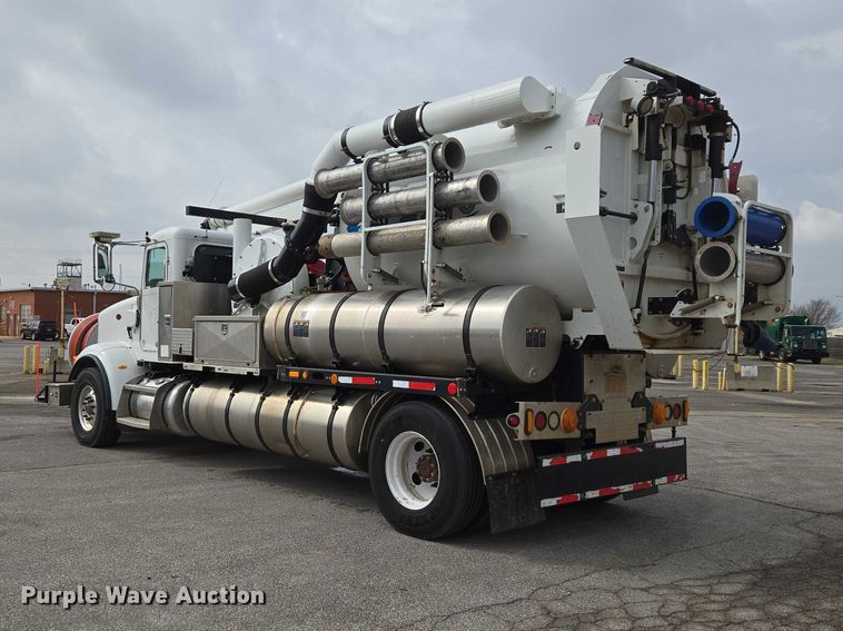 image for item ET1424 2015 Peterbilt 365 sewer jetter truck