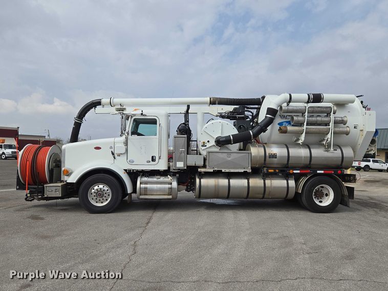 image for item ET1424 2015 Peterbilt 365 sewer jetter truck