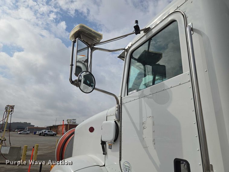 image for item ET1424 2015 Peterbilt 365 sewer jetter truck