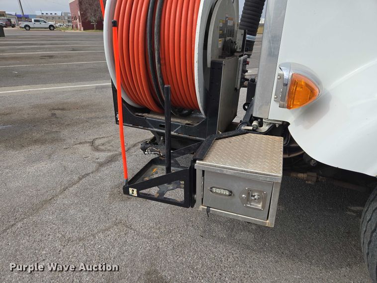 image for item ET1424 2015 Peterbilt 365 sewer jetter truck