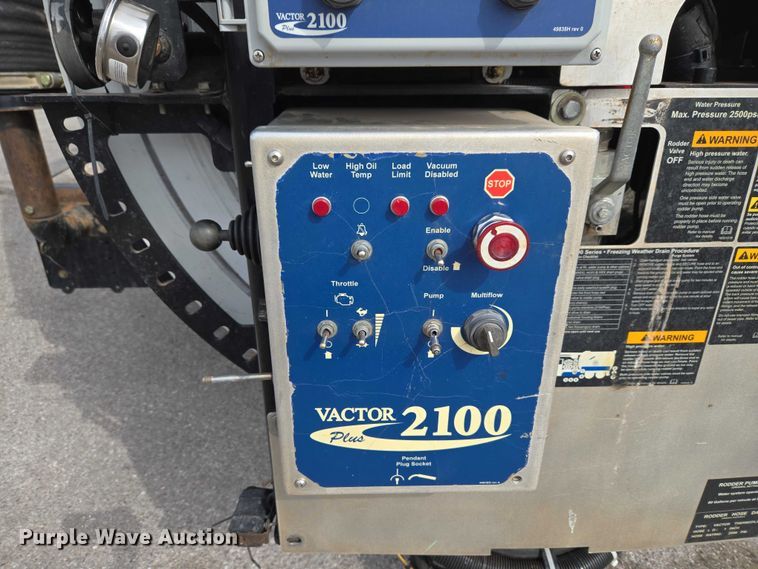 image for item ET1424 2015 Peterbilt 365 sewer jetter truck