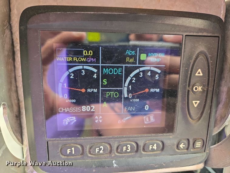 image for item ET1424 2015 Peterbilt 365 sewer jetter truck