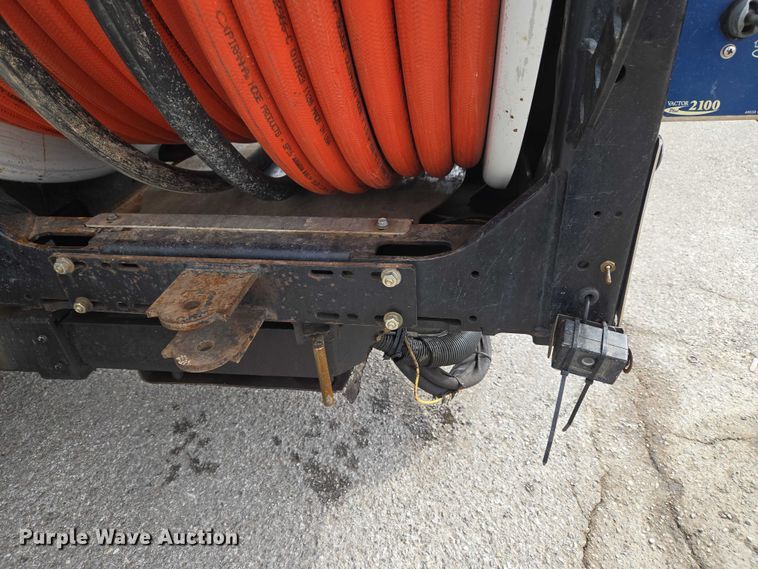 image for item ET1424 2015 Peterbilt 365 sewer jetter truck