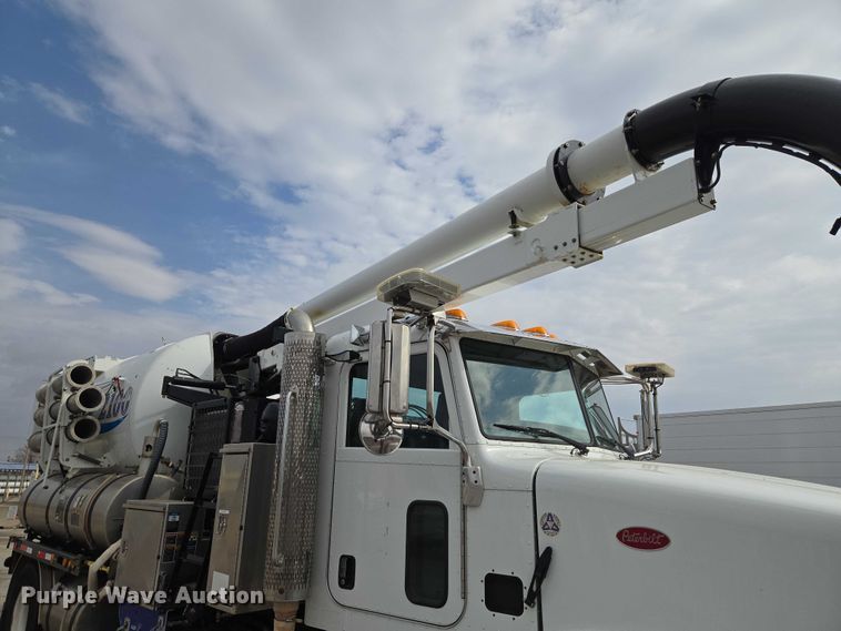 image for item ET1424 2015 Peterbilt 365 sewer jetter truck
