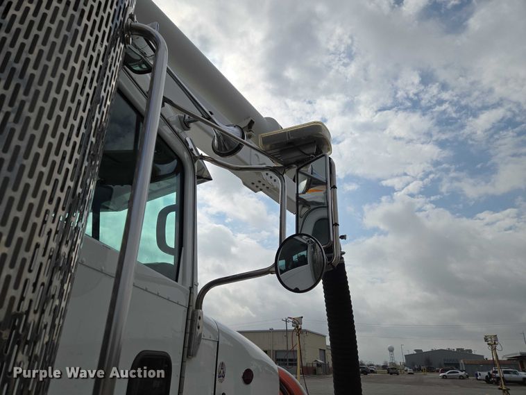 image for item ET1424 2015 Peterbilt 365 sewer jetter truck