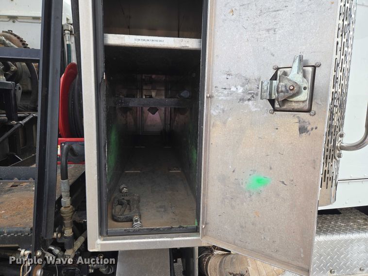 image for item ET1424 2015 Peterbilt 365 sewer jetter truck