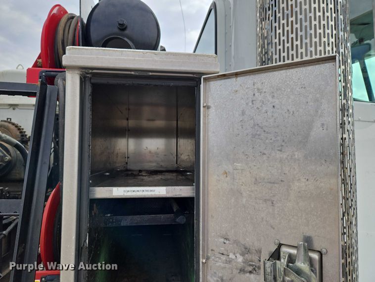 image for item ET1424 2015 Peterbilt 365 sewer jetter truck