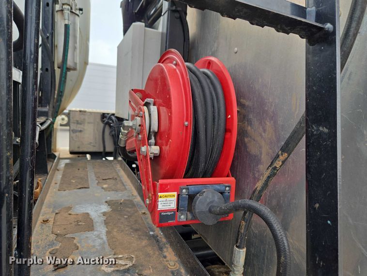 image for item ET1424 2015 Peterbilt 365 sewer jetter truck