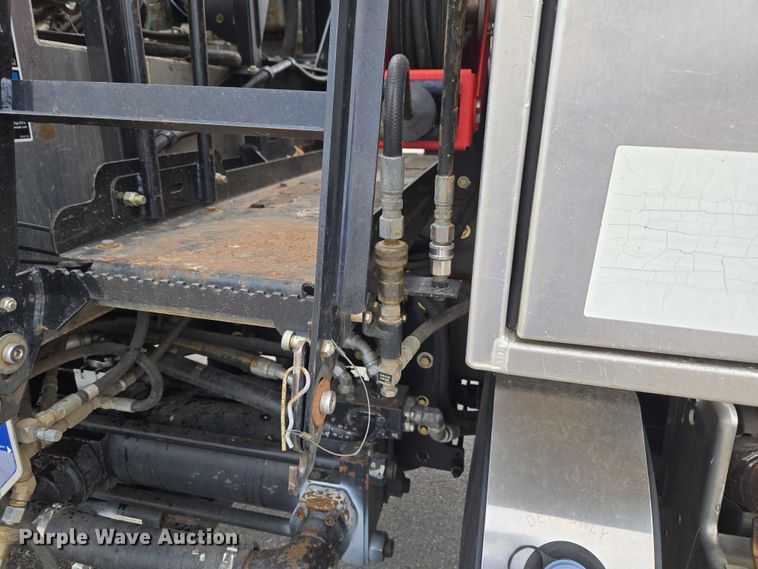 image for item ET1424 2015 Peterbilt 365 sewer jetter truck