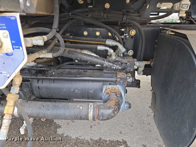 image for item ET1424 2015 Peterbilt 365 sewer jetter truck