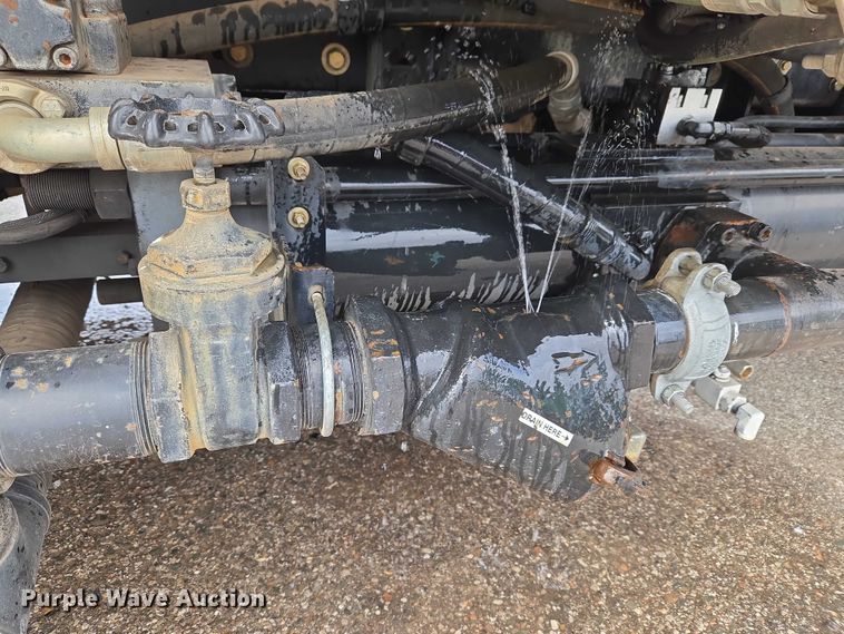 image for item ET1424 2015 Peterbilt 365 sewer jetter truck