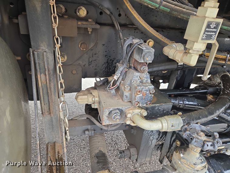 image for item ET1424 2015 Peterbilt 365 sewer jetter truck