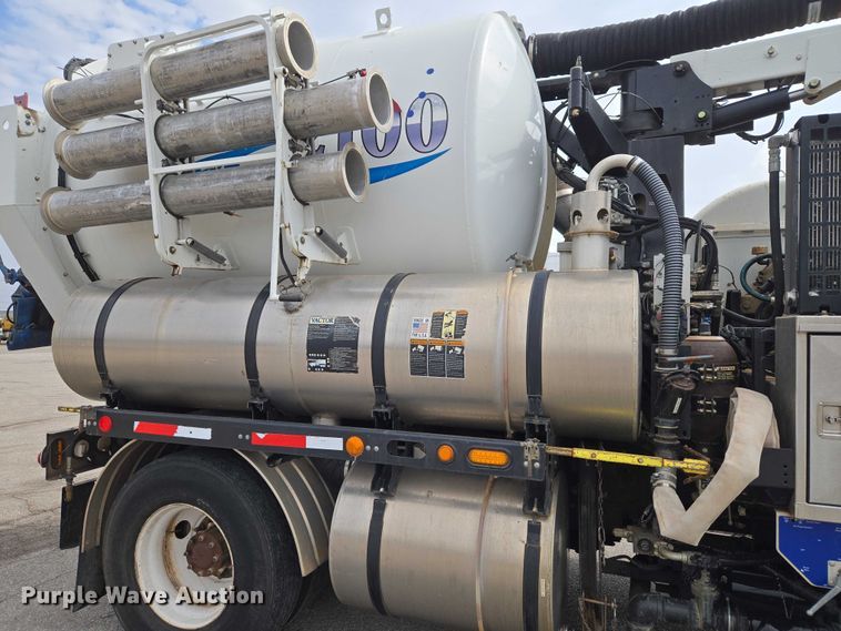 image for item ET1424 2015 Peterbilt 365 sewer jetter truck